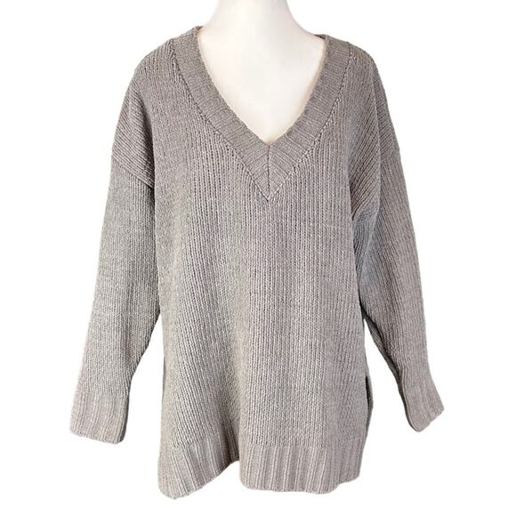 Altar'd State Sweaters - Altar'd State V Neck Sweater Gray Size Medium Cozy